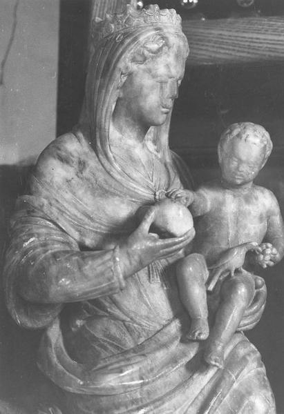 statuette : Vierge à l'enfant, vue partielle