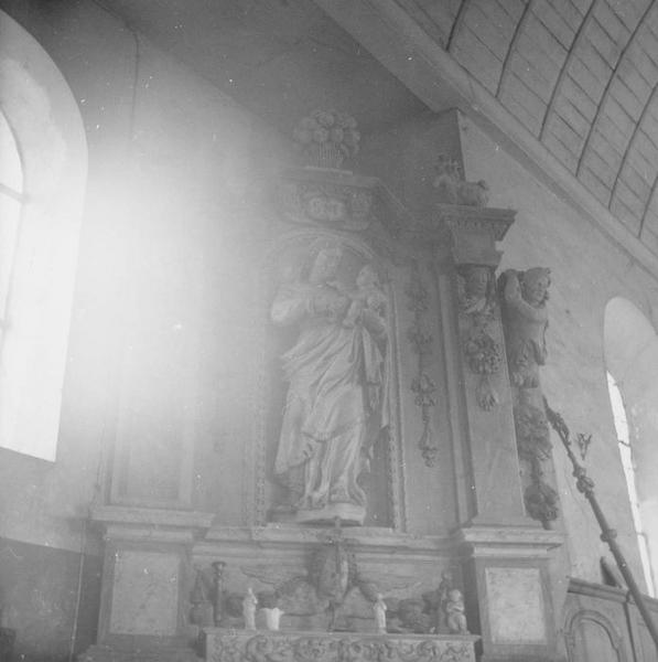Retable secondaire, statue : Vierge à l'enfant, vue partielle