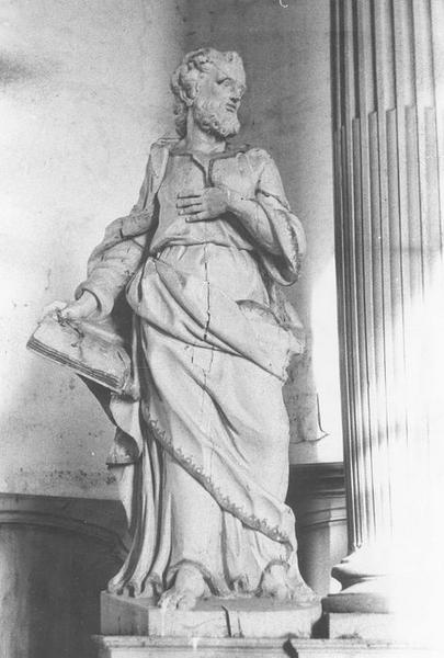 statue : saint Pierre, vue générale