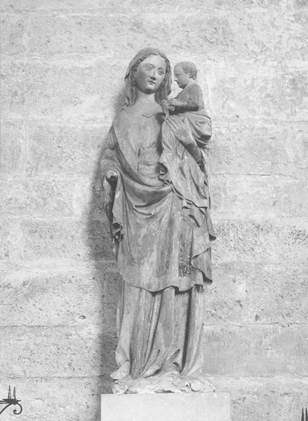 statue (grandeur nature) : Vierge à l'enfant dite Notre-Dame d'Ecouis, vue générale