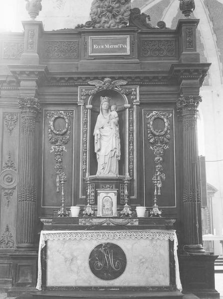 statue (grandeur nature) : Vierge à l'enfant, vue générale