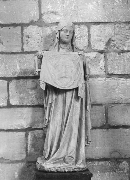 statue (grandeur nature) : sainte Véronique, vue générale