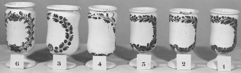 pots à pharmacie - © Ministère de la Culture (France), Médiathèque du patrimoine et de la photographie (objets mobiliers), tous droits réservés