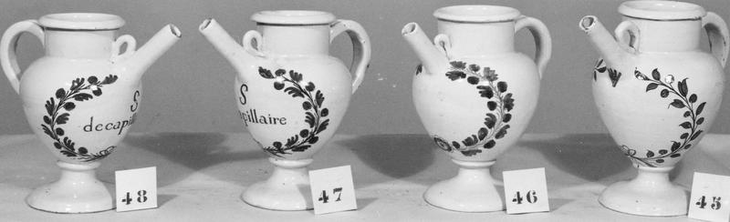 pots à pharmacie - © Ministère de la Culture (France), Médiathèque du patrimoine et de la photographie (objets mobiliers), tous droits réservés