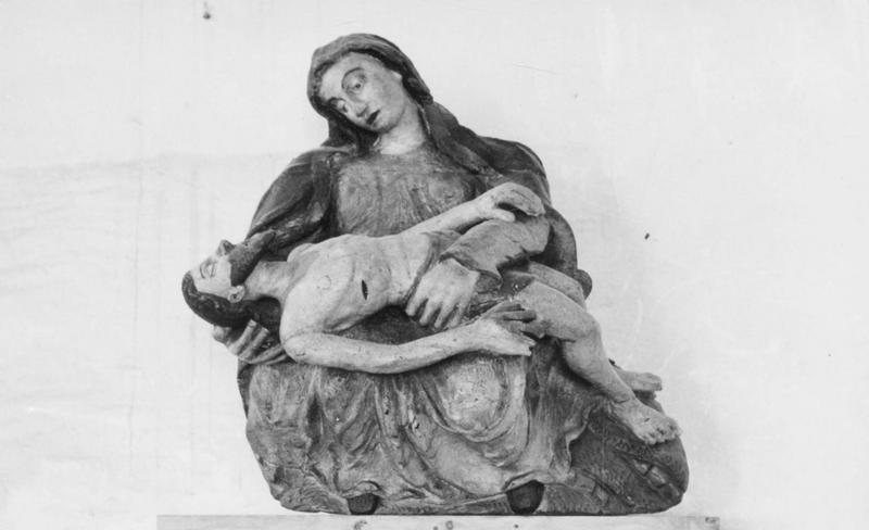 groupe sculpté : Vierge de Pitié, vue générale