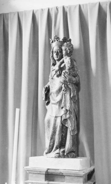 statue : Vierge à l'enfant, vue générale