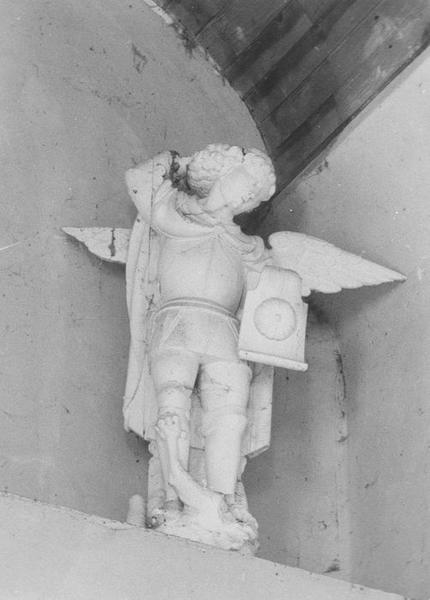 Groupe sculpté : saint Michel, vue générale