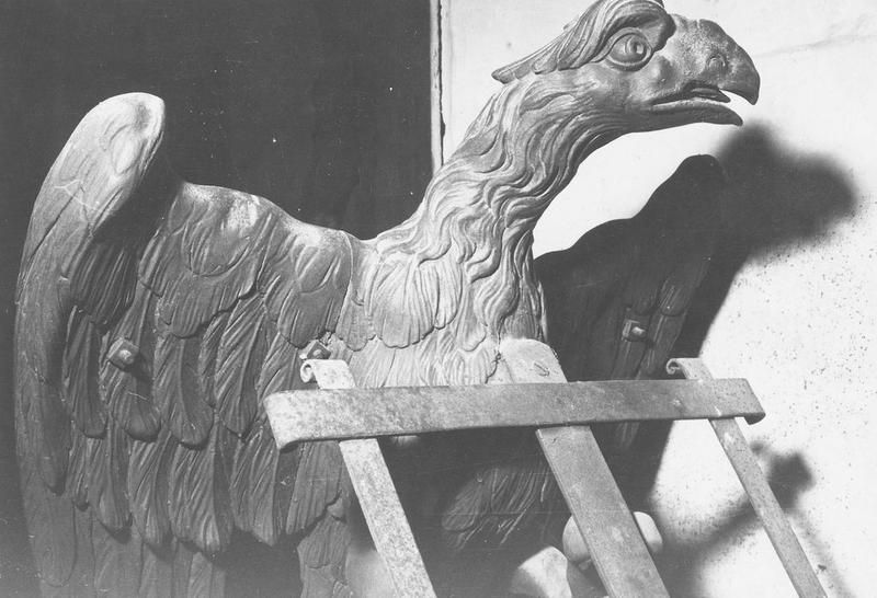 aigle-lutrin, détail
