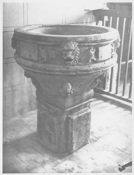 Fonts baptismaux, vue générale