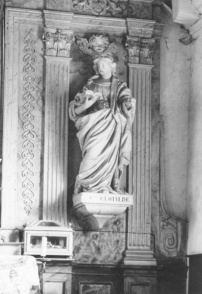 statue : sainte Clotilde, vue générale