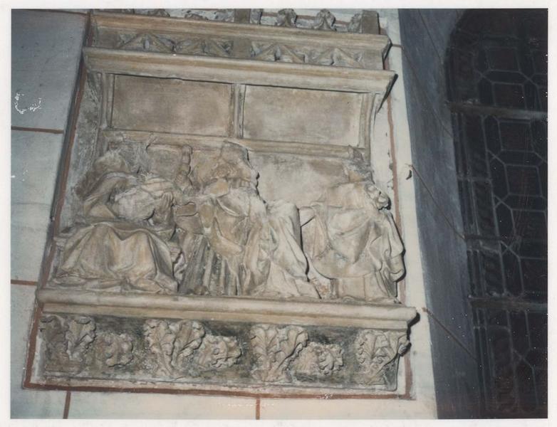 haut-relief : priant présenté à la Vierge à l'Enfant par ses saints Patrons, vue générale - © Ministère de la Culture (France), Médiathèque du patrimoine et de la photographie (objets mobiliers), tous droits réservés