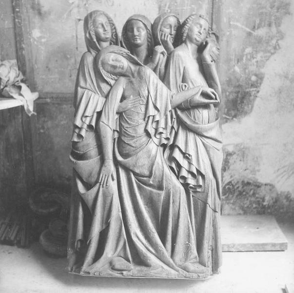 groupe sculpté : saintes femmes, vue générale