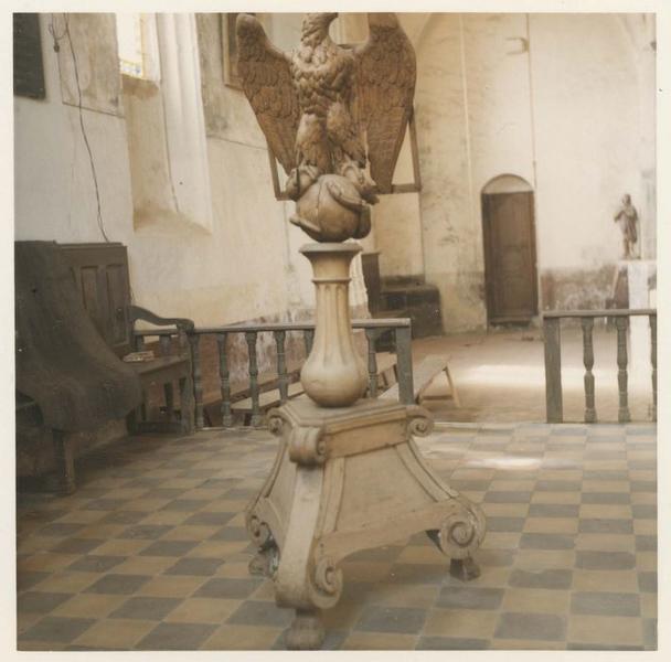 aigle-lutrin, vue générale