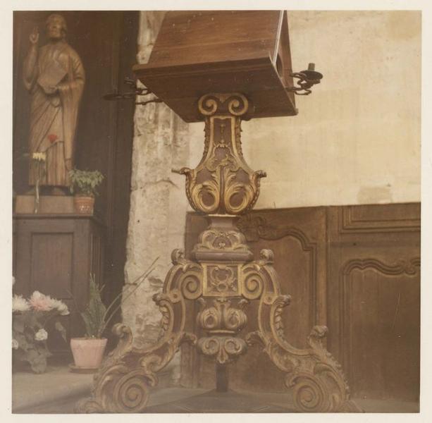 socle de lutrin, vue générale