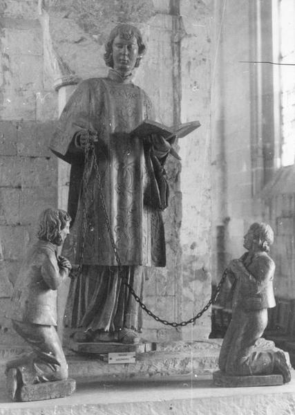 groupe sculpté : Saint Léonard délivrant des prisonniers, vue générale