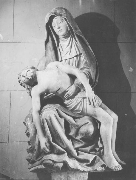 groupe sculpté : Vierge de Pitié, vue générale