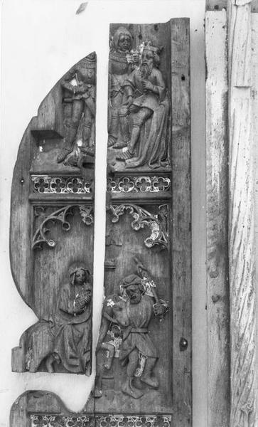 éléments de l'ancien retable du maître-autel : 2 reliefs (panneaux historiés) et 2 colonnettes, vue partielle