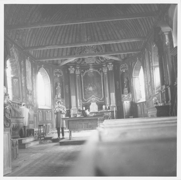 lambris de revêtement, maître-autel, autels secondaires, leurs retables, tableaux et statues, vue générale