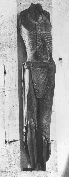 Statue : Christ en croix