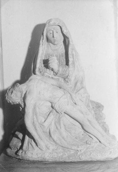 groupe sculpté : Vierge de pitié, vue générale