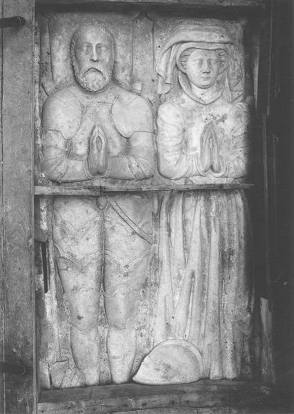 monument funéraire (gisant) de Richard de Coëtlogon, seigneur de Tosny, et de sa femme, Marguerite de Pillavoine, vue générale