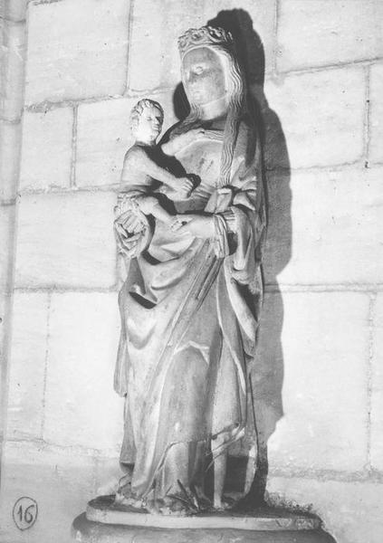 statue : Vierge à l'enfant, vue générale