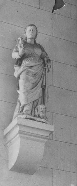 statue : sainte Catherine d'Alexandrie, vue générale