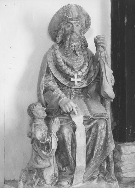 Groupe sculpté : Saint Jacques de Compostelle et un donateur