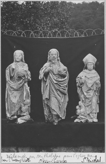 statues : Saint Jean l'Evangéliste, Saint Jean-Baptiste, Saint Nicolas