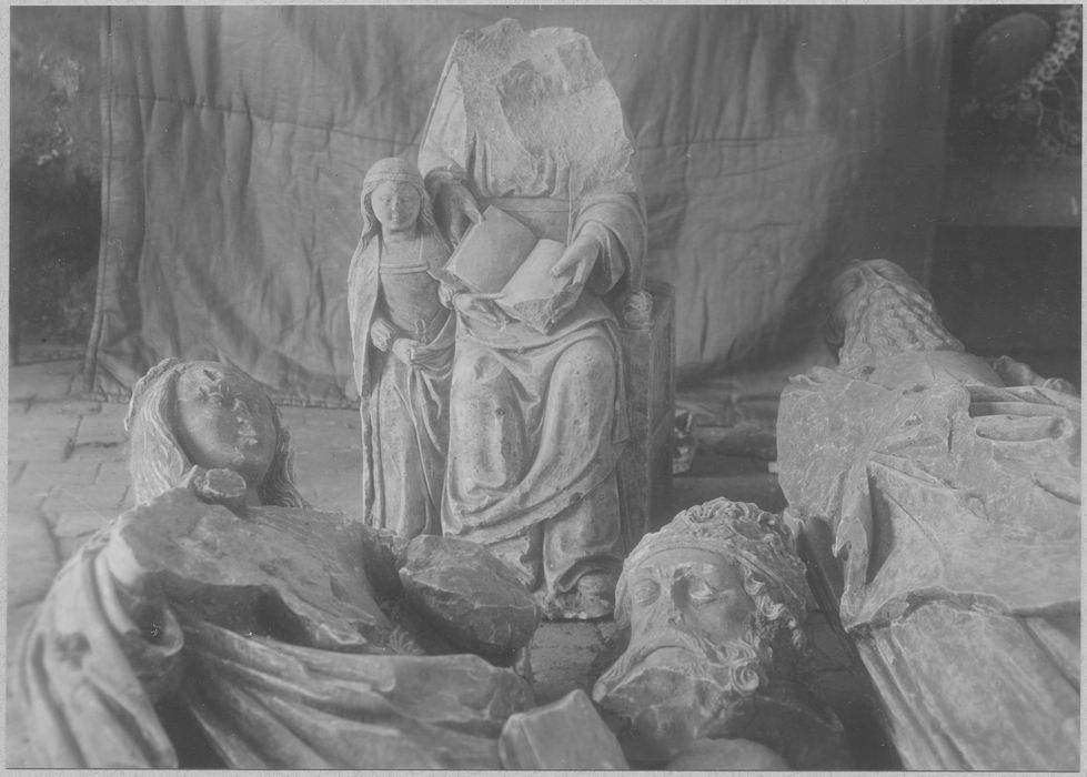groupe sculpté (demi-nature) : l'Education de la Vierge, statue : Saint Pierre