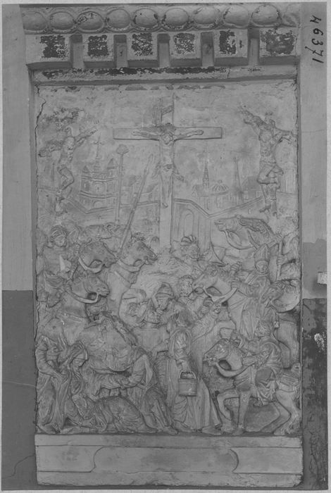 bas-relief : Crucifixion (la)