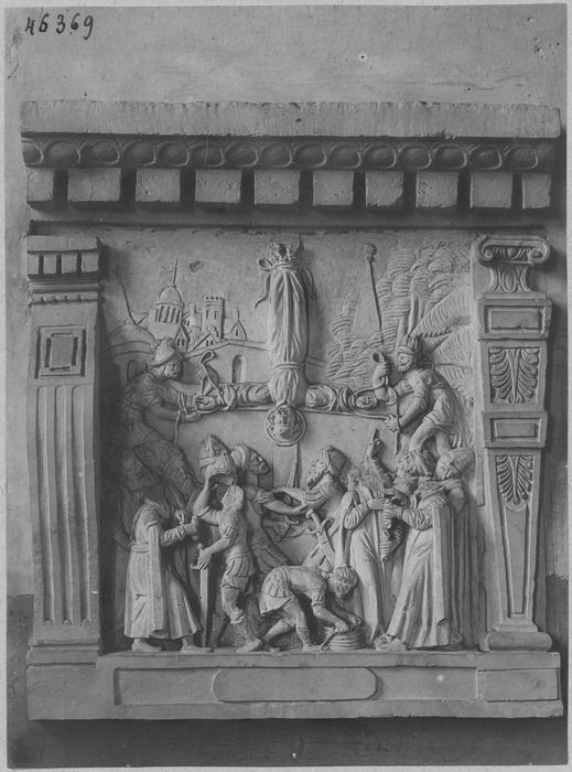 bas-relief : la Crucifixion de saint Pierre