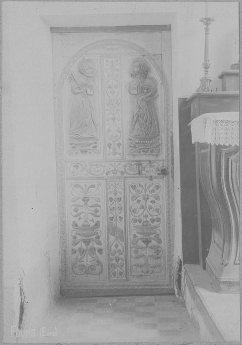 vantail de la porte de la sacristie