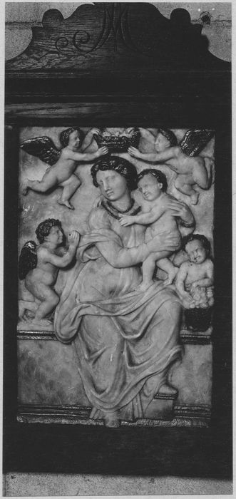 bas-relief : le Couronnement de la Vierge