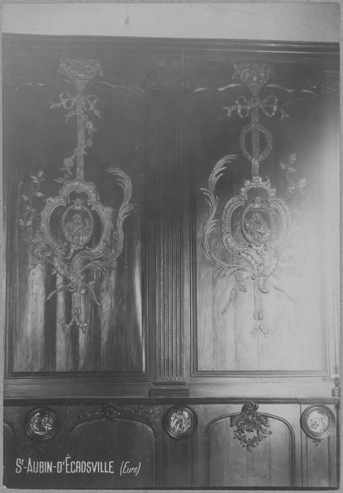 maître-autel, lambris du choeur, détail d’une plaque décorative