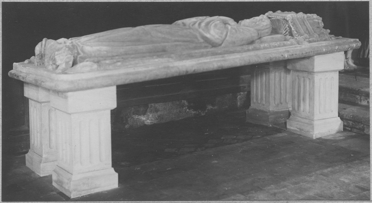 monument funéraire d'Alise de Tosny (gisant)