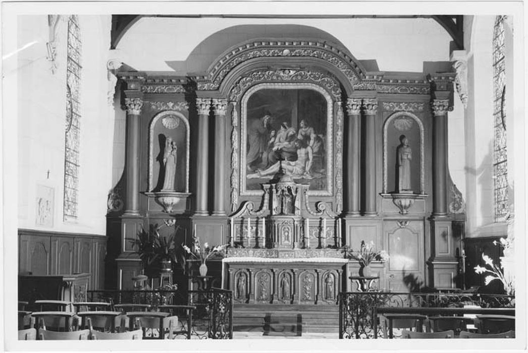 Élément de l'autel (maître-autel) et retable