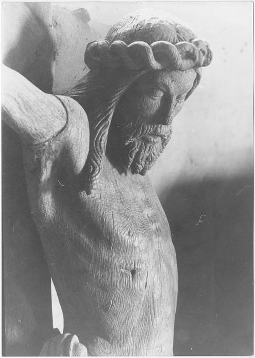 statue (poutre de gloire) : Christ en croix