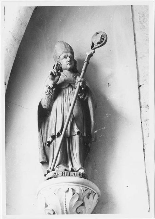 Statue : Saint Hilaire ?