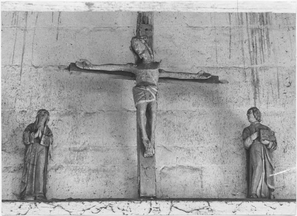statues (poutre de gloire) : Christ en croix, Vierge et Saint Jean - © Ministère de la Culture (France), Médiathèque du patrimoine et de la photographie, Tous droits réservés