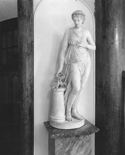 statue : l' Hymen, plâtre, sur un socle - © Ministère de la Culture (France), Médiathèque du patrimoine et de la photographie (objets mobiliers), tous droits réservés