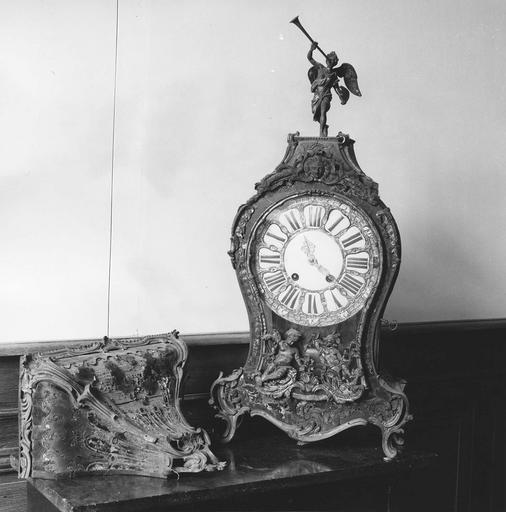 cartel et socle, provenant du tribunal de grande instance de Chartres - © Ministère de la Culture (France), Médiathèque du patrimoine et de la photographie (objets mobiliers), tous droits réservés