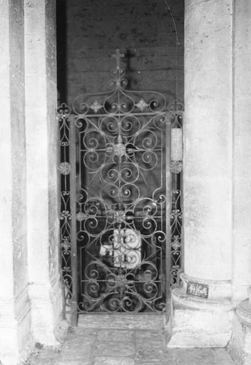 clôture de chapelle, grille de la chapelle dite Notre-Dame des Sept Douleur, fer forgé