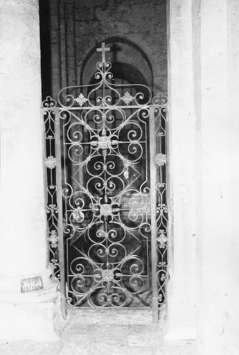 clôture de chapelle, grille de la chapelle dite Notre-Dame des Sept Douleur, fer forgé