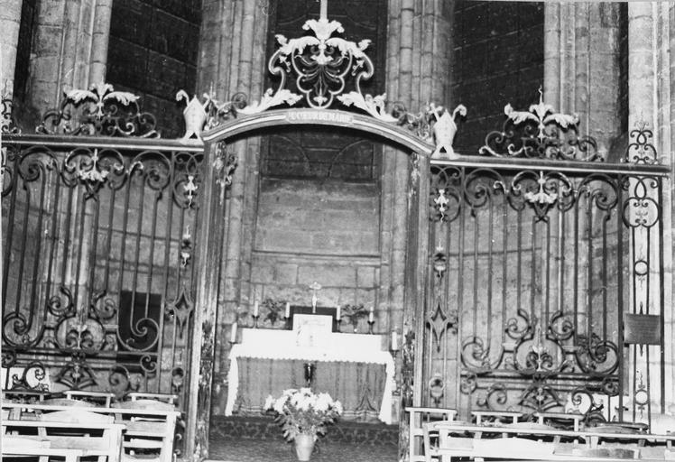 clôture de chapelle des Martyrs, grille de clôture en fer forgé