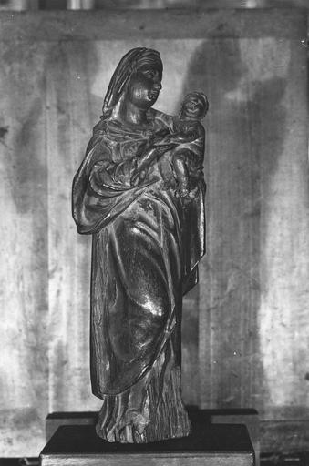 statue : Vierge à l'Enfant, bois avec traces de dorure - © Ministère de la Culture (France), Médiathèque du patrimoine et de la photographie (objets mobiliers), tous droits réservés