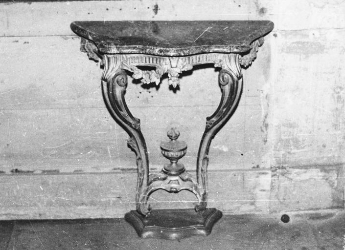 Table, style Louis XV