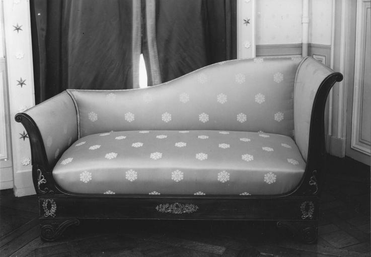 2 chaises, 4 fauteuils, canapé