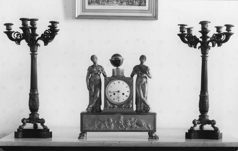 2 chandeliers (candélabre)