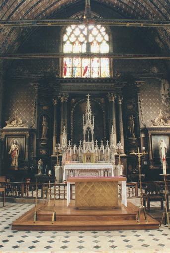 ensemble néogothique du choeur : maître-autel, tabernacle, retable, pierre sculptée et marbre polychrome